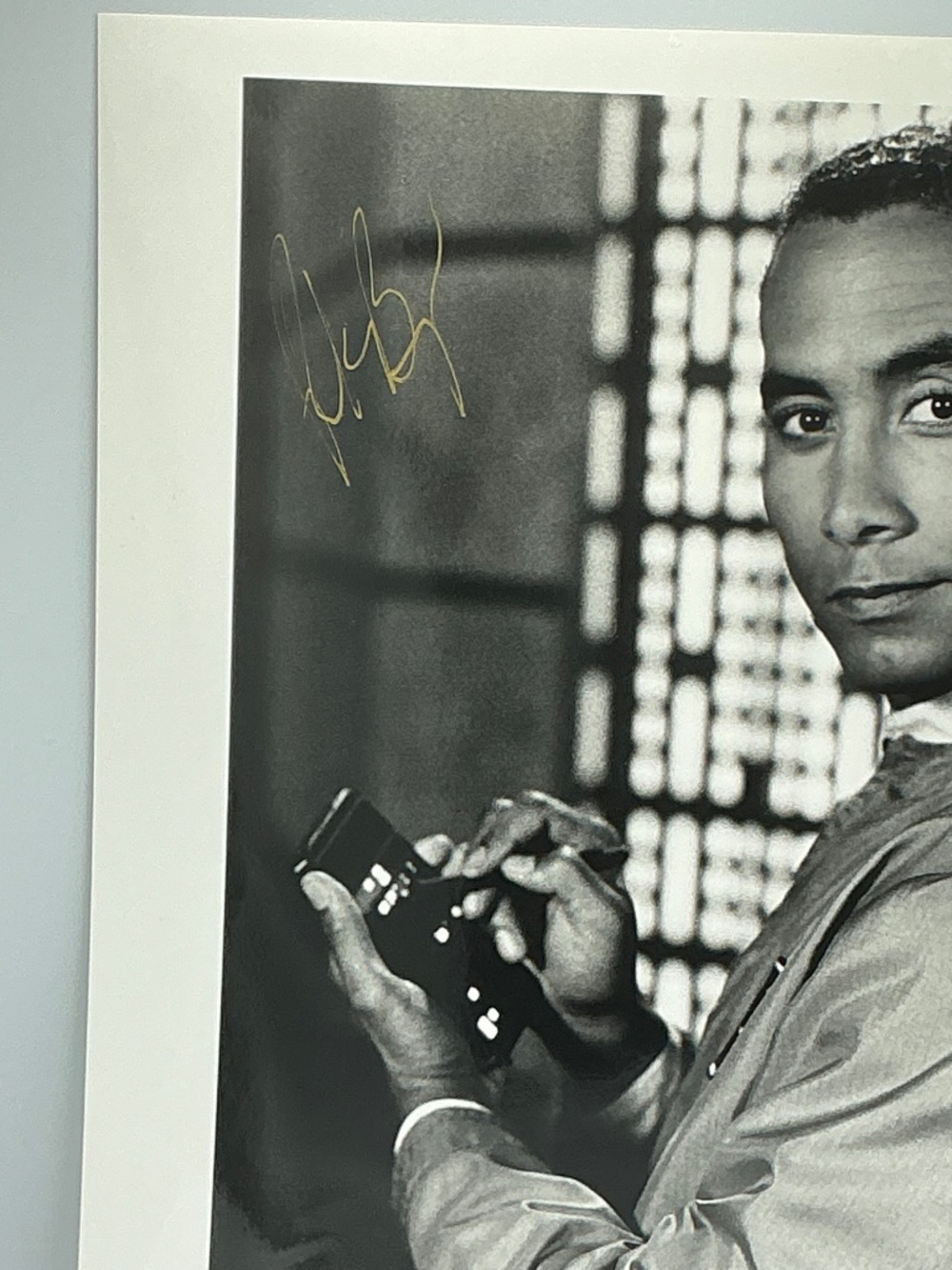 Richard Biggs Signed Dr Stephen Franklin Babylon 5 8x10 Photo Autograph B&W - Picture 2 of 7